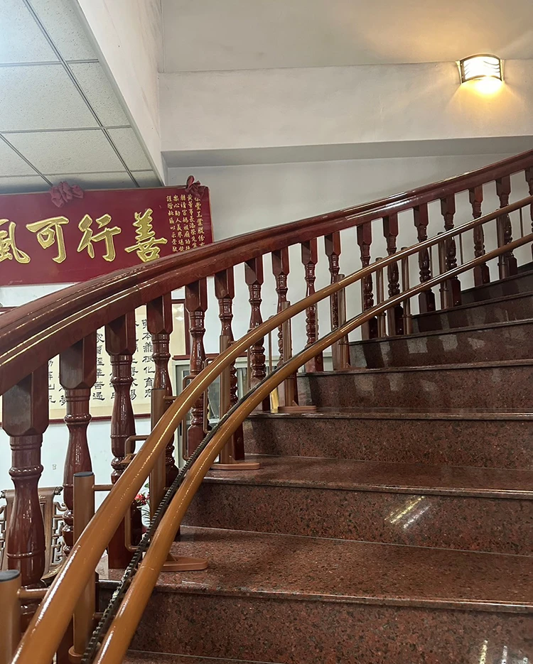 Arc-staircase-Curved-yellow-1Fto2F (3)